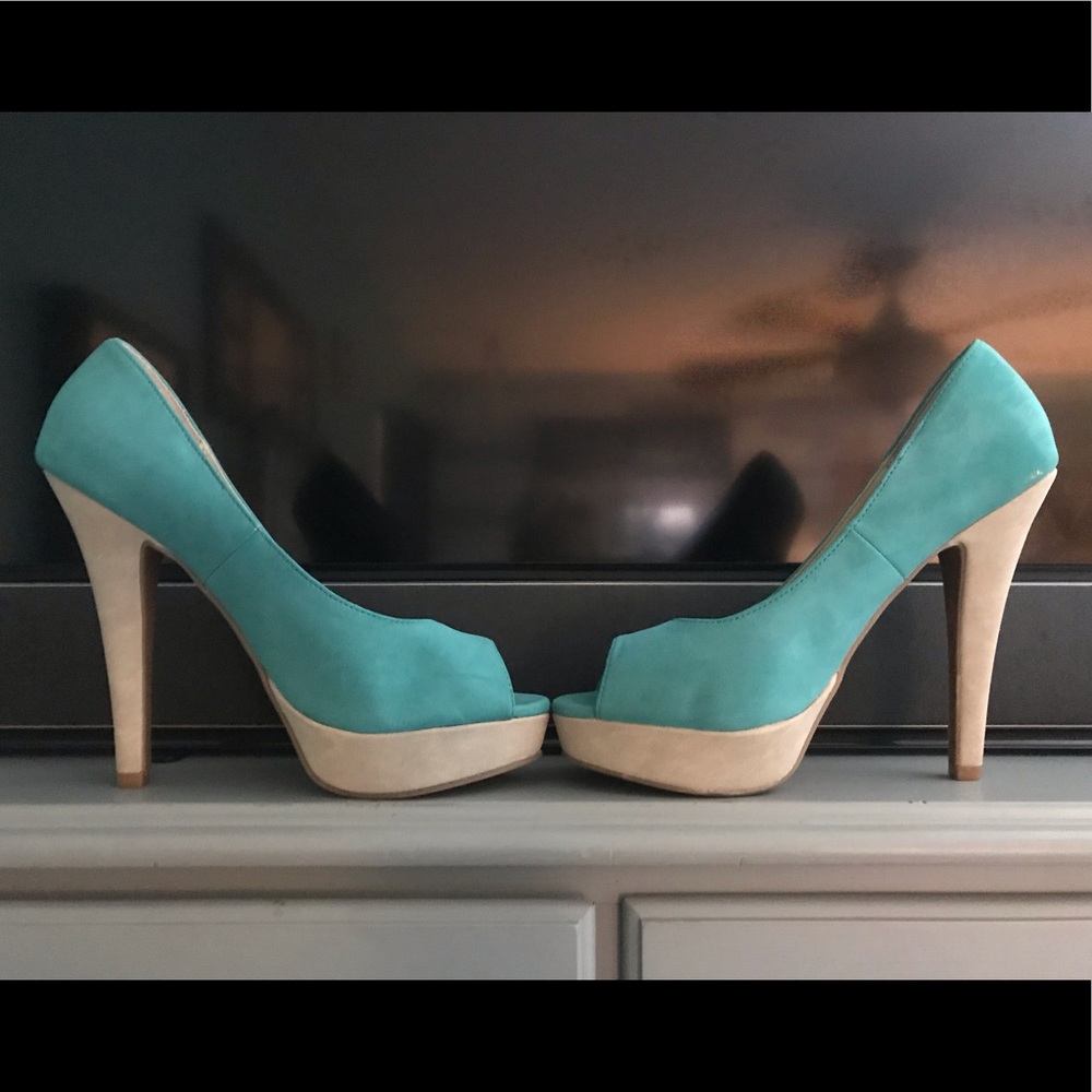 Size 8 Elle peep toe heels